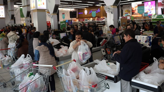 EInkauf in einem Supermarkt in Teheran