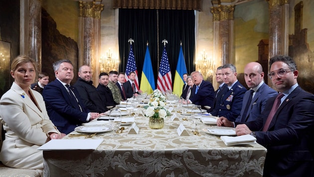 US-Präsident Donald Trump und der ukrainische Präsident Wolodymyr Selenskyj bei einem Gespräch ...