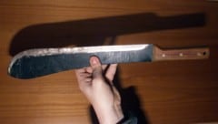 Der Tschetschene soll eine Machete als „Argumentationshilfe“ mitgeführt haben. (Symbolbild)