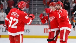 Marco Kasper (l.) traf beim Heimsieg der Red Wings.