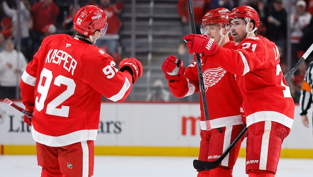 Marco Kasper (l.) traf beim Heimsieg der Red Wings.