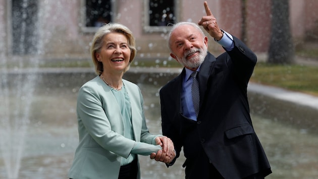 EU-Kommissionspräsidentin Ursula von der Leyen (im Bild mit Brasiliens Präsident Luiz Inacio ...