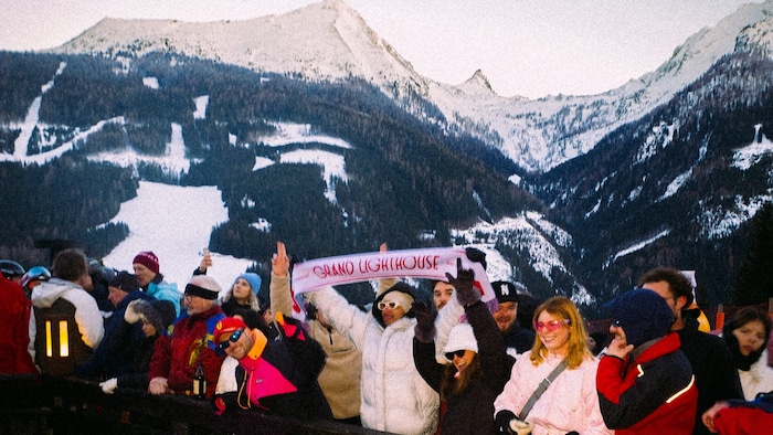 Auch eine Karte für den Skilift ist inkludiert, damit Besucher zu den Partys auf den Bergen ...
