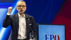 Herbert Kickl blickt nach einem Jahr zurück auf die Koalitionsgespräche mit der ÖVP.