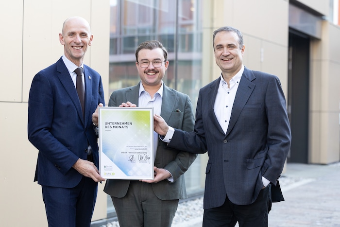 Ausgezeichnet (v. l.): Landesrat Willibald Ehrenhöfer, Paul Kalcher (Ontrack Software) und ...