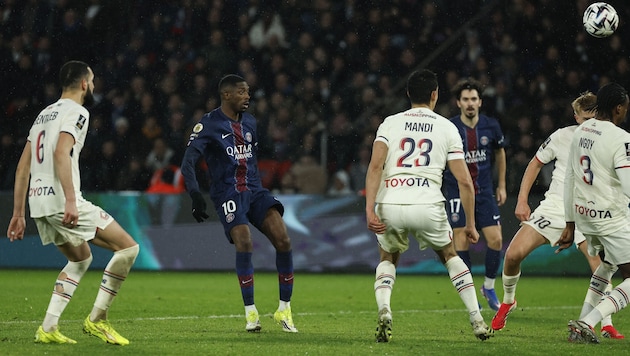 Ousmane Dembele (2. von li.) erzielte ein Traumtor.