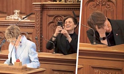 Haase (im Hintergrund) bei der „Arbeit“ im Stadtparlament