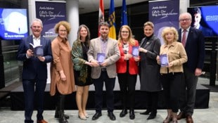 Landtagspräsident Karl Wilfing. LR Christiane Teschl-Hofmeister, Sonja und Attila Molnár, ...