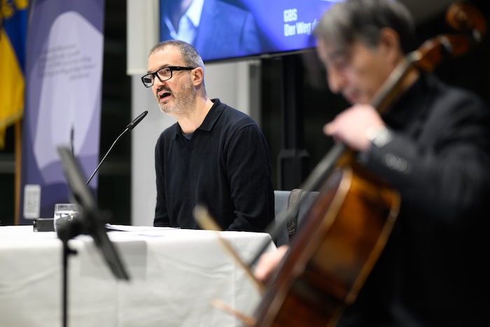 Schauspieler Matthias Hack las aus dem Buch „GBS – Der Weg der Möglichkeiten. Tanner Türker ...