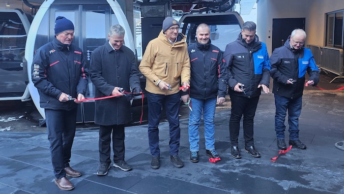 LH Anton Mattle (Mitte) eröffnete die neue Diasbahn