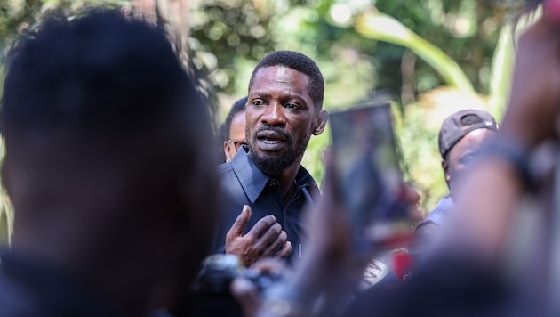 Bobi Wine hält sich nach einem mutmaßlichen Entführungsversuch an einem geheimen Ort versteckt.