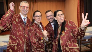 Die Krebsler-Gilde rund um Präsident Emanuel Rom (2.v.r.) freut sich bereit auf die Premiere am ...