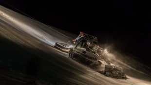Mit Pistenraupen wurden Polizisten ins Skigebiet gebracht (Symbolbild).