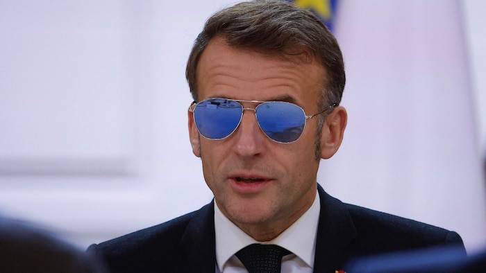 Der französische Präsident Emmanuel Macron erschien in Davos mit Sonnenbrille