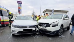 Ein Lenker krachte in ein ausfahrendes Fahrzeug.