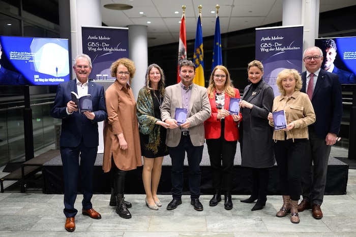 Landtagspräsident Karl Wilfing. LR Christiane Teschl-Hofmeister, Sonja und Attila Molnár, ...