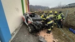 Der Beifahrer wurde eingeklemmt.