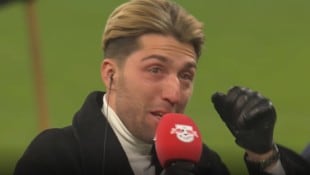 Kevin Kampl am Stadion-Mikro unter Tränen.