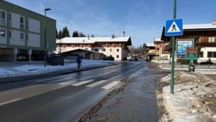 Auf diesem Zebrastreifen an der Durchzugsstraße passierte der Unfall. 