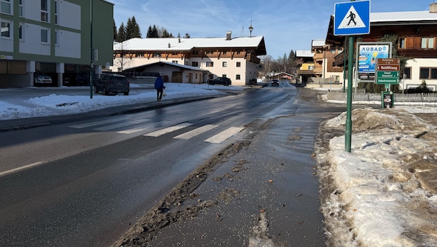 Auf diesem Zebrastreifen an der Durchzugsstraße passierte der Unfall.