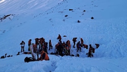 Die Retter versuchten verzweifelt, Leben zu retten.