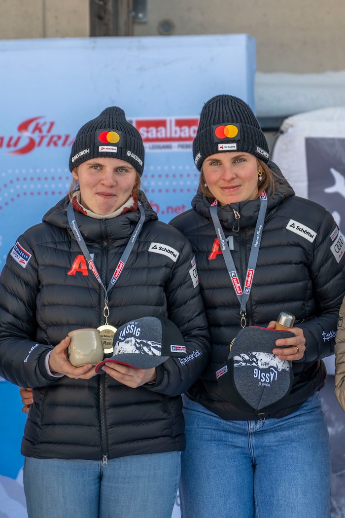 Auch Veronika Aigner (li.) räumte mit Guide Elisabeth Aigner im „Home of Lässig“ voll ab.