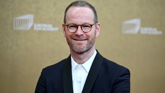 Trier wurde 1974 in Kopenhagen geboren und entstammt einer Familie von Filmschaffenden.