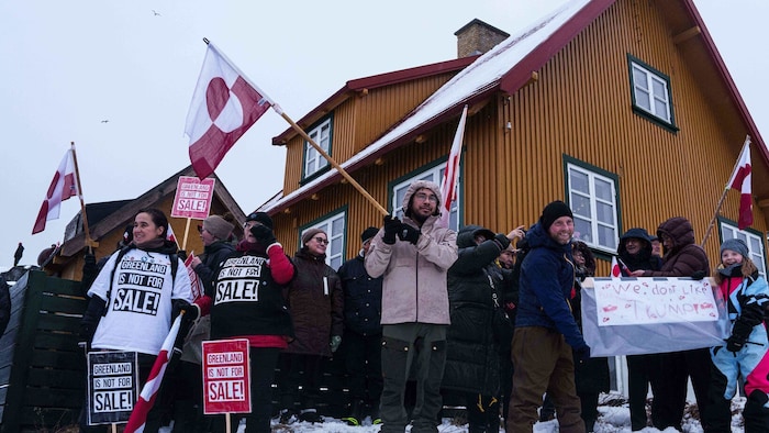 Am Samstag versammelten sich Einwohnerinnen und Einwohner Grönlands vor der US-Botschaft.