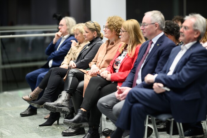 Die NÖ-Landespolitiker lauschten der berührenden Geschichte.