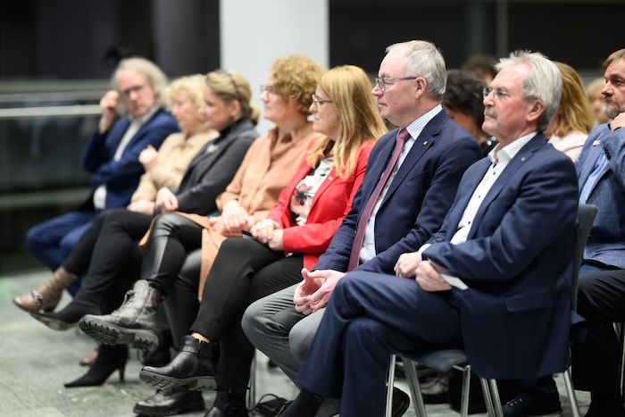 Gespannt lauschten die Gäste den Worten des Autors.