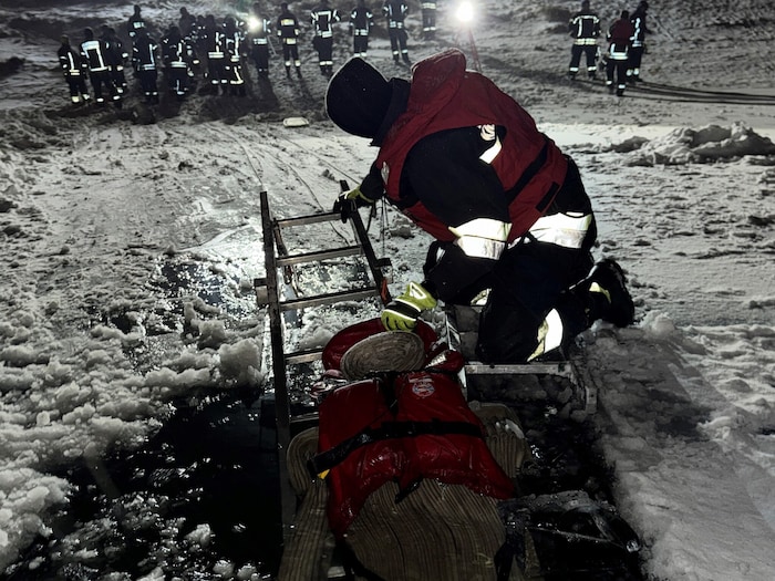 Die Rettung im Eis muss geübt werden.