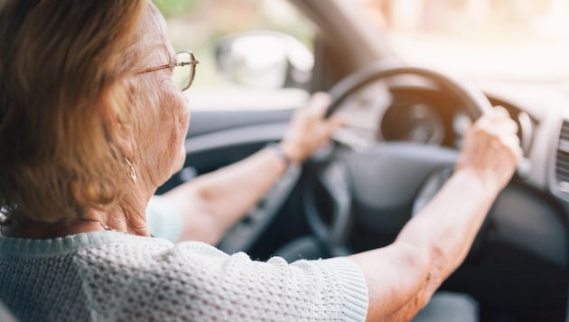 Zwei augenscheinlich betrunkene Senioren trieben in der Nacht auf Sonntag ihr Unwesen auf den ...