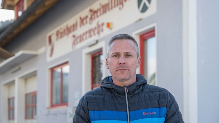 Bürgermeister Fritz Strahlhofer bedankt sich bei den Einsatzkräften.