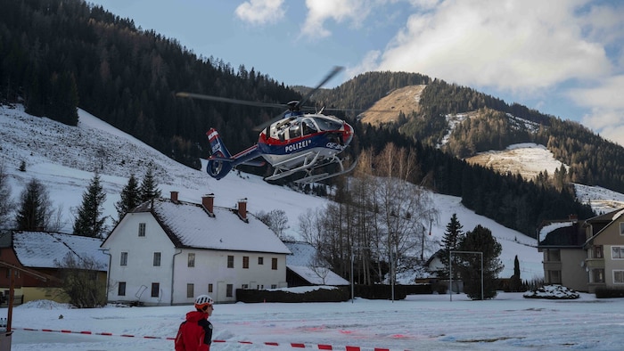 Zwei Polizeihubschrauber aus Graz und Wiener Neustadt waren am Sonntag im Einsatz.