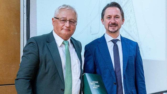 Bürgermeister Posch (links) und Salzmann sind neue Nachbarn.