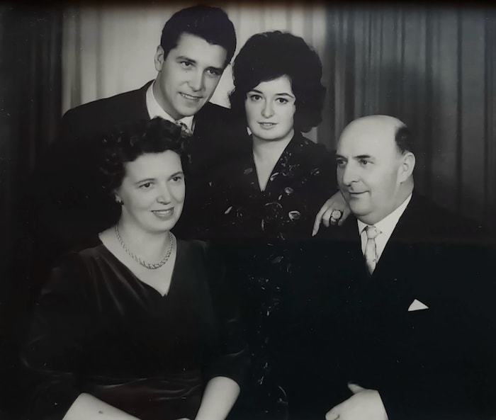 Manfreds Großeltern Alois und Frieda Eggenhofer sowie seinen Eltern Elli und Hans Greisinger