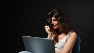 Es sind vor allem Frauen, die von „Doxing“ betroffen sind. Eine rechtliche Handhabe gibt es ...