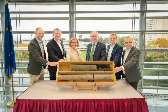 EVN Geothermie Projektleiter Gregor Götzl, EVN Vorstandsdirektor Stefan Stallinger, ...