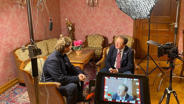 Sebastian Krumböck im Gespräch mit St. Pölten Bürgermeister Matthias Stadler. Die Interviews ...