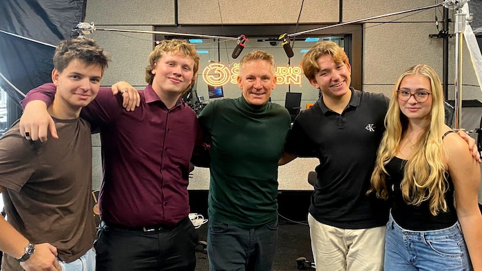 Klemens Ruhrhofer, Sebastian Krumböck, Simon Kranawetter und Emily Herzog. In der Mitte Stargast ...