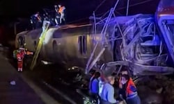 Viele Fahrgäste mussten durch die eingeschlagenen Fenster der Wracks steigen.