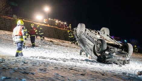 Der Lenker konnte sich wie durch ein Wunder selbst befreien.