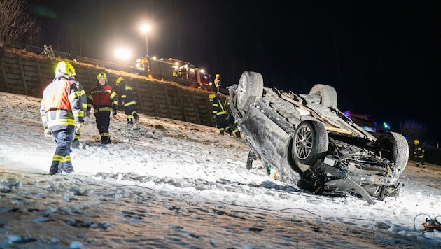 Der Lenker konnte sich wie durch ein Wunder selbst befreien.