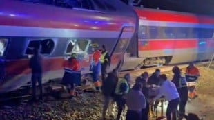 Rettungskräfte waren die ganze Nacht über im Einsatz.