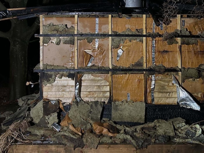 Die Garten-Sauna wurde ein Raub der Flammen.