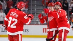 Marco Kasper (li.) jubelte mit seinem Team.