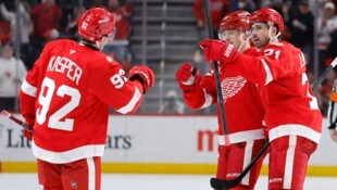 Marco Kasper (li.) jubelte mit seinem Team.