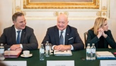 Sparen ja, aber bitte nicht bei uns. Kritik kommt jedoch von den NEOS.