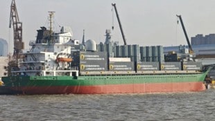 Dieser chinesische Frachter verbirgt in seinen Containern ein beachtliches Raketenarsenal.