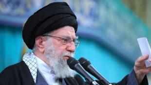 Live-Panne im Staats-TV: „Tod Khamenei“ statt „Tod den USA“